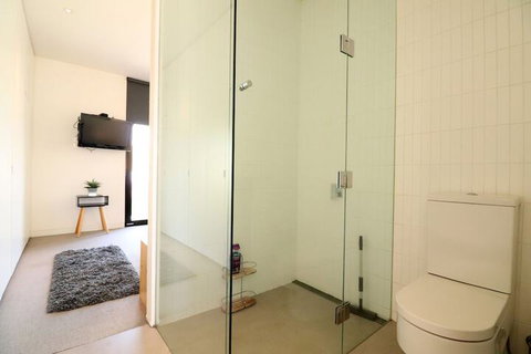 Inspired Designer Carlton North Terrace - Rejuvenate Stays - Sydneys Hotel 7