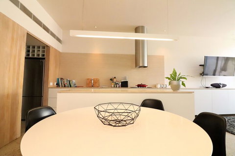 Inspired Designer Carlton North Terrace - Rejuvenate Stays - Sydneys Hotel 6