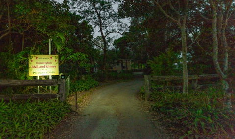 Brisbane North B&B And Winery - Sydneys Hotel 0