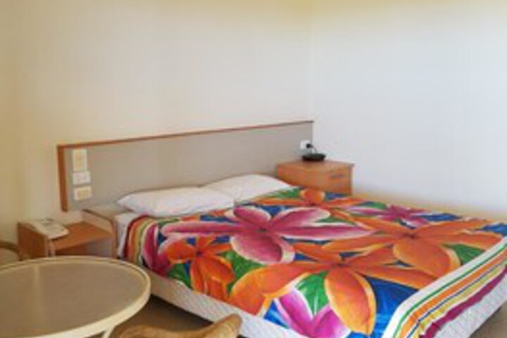  Sydneys Hotel