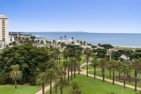 St Kilda Penthouse With Panaromic Bay And City View - Sydneys Hotel 2