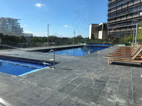High-End Riverside Home - Sydneys Hotel 1