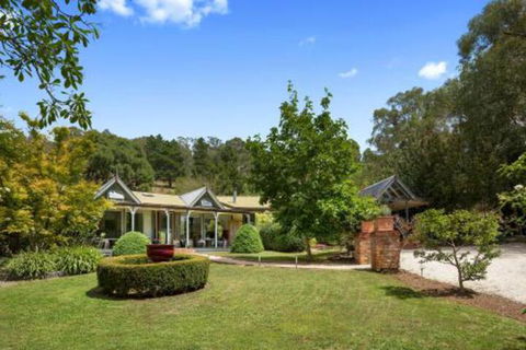 In The Valley - Sydneys Hotel 0