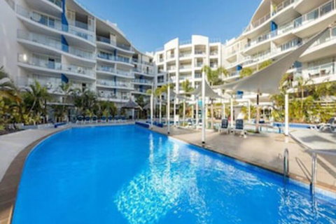 2 BDR / Apt / Foxtel / WiFi / Pool / Parking / Spa / Hervey Bay - Sydneys Hotel 0