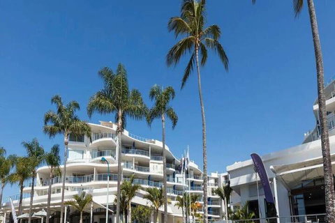 2 BDR / Apt / Foxtel / WiFi / Pool / Parking / Spa / Hervey Bay - Sydneys Hotel 1