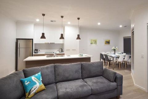 Boats And Bedzzz Houseboat Stays & Renmark River Villas - Sydneys Hotel 7
