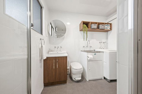 Boats And Bedzzz Houseboat Stays & Renmark River Villas - Sydneys Hotel 2