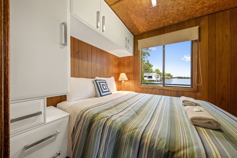 Boats And Bedzzz Houseboat Stays & Renmark River Villas - Sydneys Hotel 5