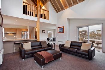 Strathdevon - Sydneys Hotel 1