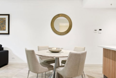 Luxury Experience In Prime Location - Sydneys Hotel 5