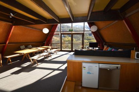 Moonbah Ski Lodge - Sydneys Hotel 1