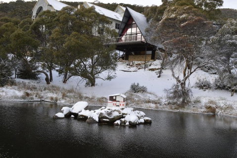 Moonbah Ski Lodge - Sydneys Hotel 2