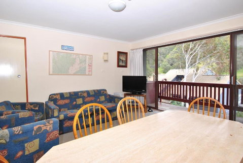 Mowamba E1 - Sydneys Hotel 6