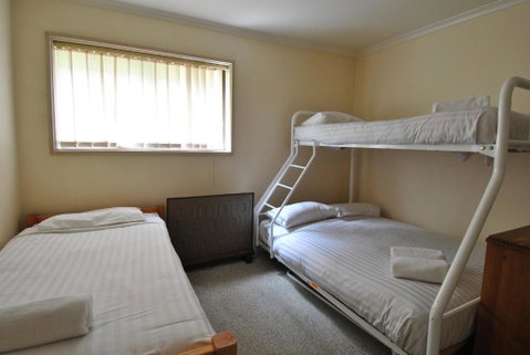 Mowamba E1 - Sydneys Hotel 3