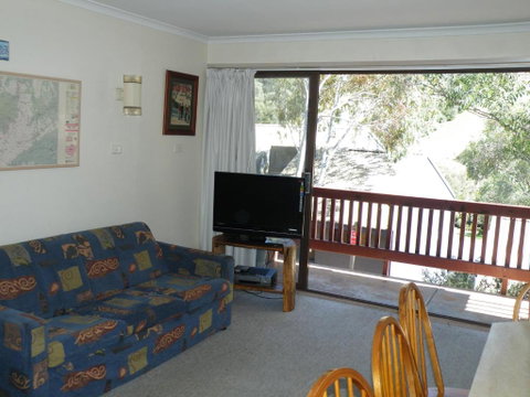 Mowamba E1 - Sydneys Hotel 2