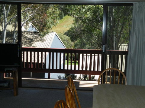 Mowamba E1 - Sydneys Hotel 5