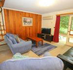 Cedar Holiday Units Apartment 2 - Sydneys Hotel