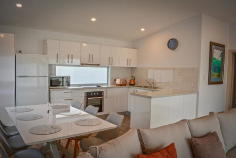 Beachside - Sydneys Hotel 1