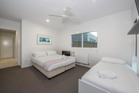 Stratton Summit 4 Modern Sophisticated Style With Lake & Mountain Views - Sydneys Hotel 4