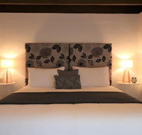 Farrington House on the banks of the Ovens River - Sydneys Hotel