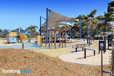 Beachcomber1 - Sydneys Hotel 3