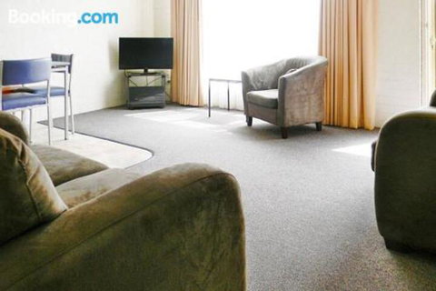 Beachcomber1 - Sydneys Hotel 4