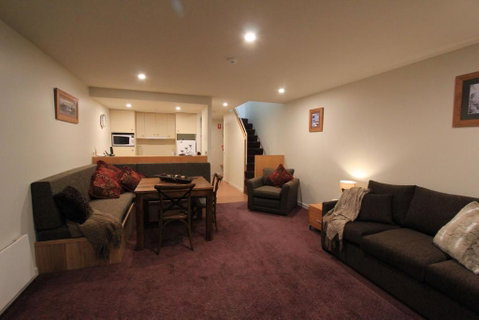 Thredbo 31 - Sydneys Hotel 1