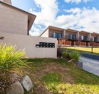 Khione 6 - Modern 2 bedroom Townhouse - Sydneys Hotel