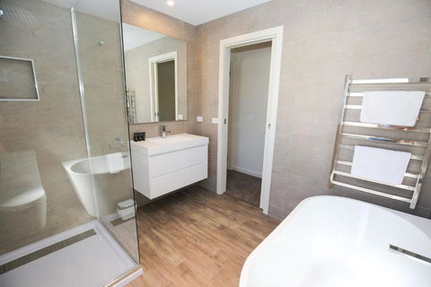 Amber Mist Villa One - Sydneys Hotel 3