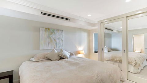 Aura Apartment With Spectacular Views! - Sydneys Hotel 5