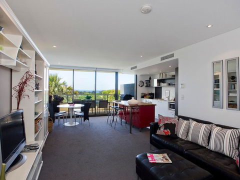 LORNE CHALET APARTMENT 10 Ask About Midweek Deals - Sydneys Hotel 1