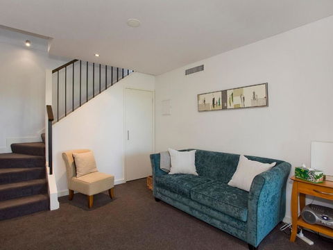 LORNE CHALET APARTMENT 10 Ask About Midweek Deals - Sydneys Hotel 4