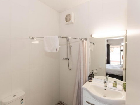 Kooringa 1 / 8 Townsend Street - Sydneys Hotel 5