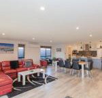 Bedrock 11 Twynam Street Jindabyne - Sydneys Hotel