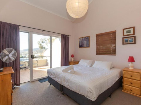 Cascades 13 / 3 Kurrajong Street - Sydneys Hotel 1