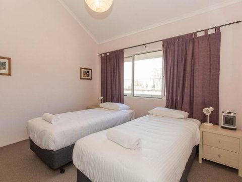 Cascades 13 / 3 Kurrajong Street - Sydneys Hotel 6