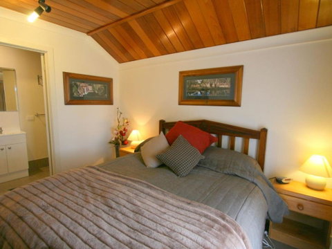 14 Cobbon Crescent Jindabyne - Sydneys Hotel 2