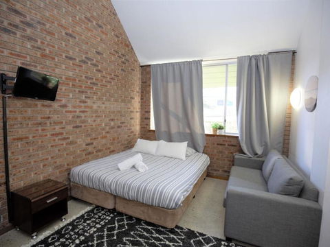 Gables 11 On Clyde Street - Sydneys Hotel 6