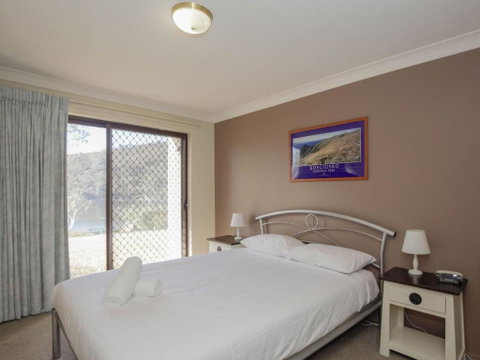 Banksia 2 / 35 Townsend Street - Sydneys Hotel 6