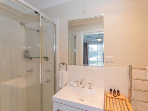 St Helenas 5 Twynam Street Jindabyne NSW 2627 - Sydneys Hotel 5