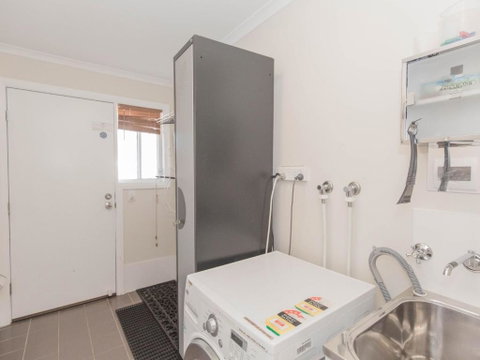St Helenas 5 Twynam Street Jindabyne NSW 2627 - Sydneys Hotel 2
