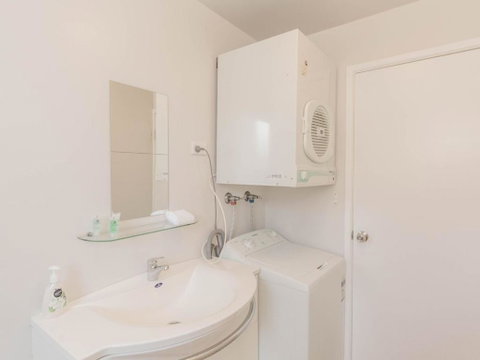 Randalls Place 5 Poley Cow Lane - Sydneys Hotel 3