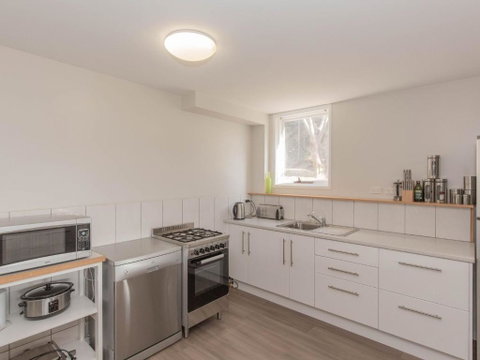 Randalls Place 5 Poley Cow Lane - Sydneys Hotel 5