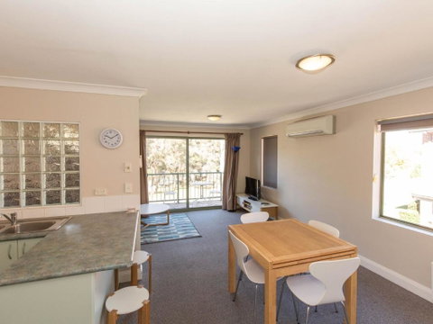 Cobb & Co 3 / 39 Cobbon Crescent - Sydneys Hotel 4