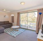 Cobb  Co 3 / 39 Cobbon Crescent - Sydneys Hotel