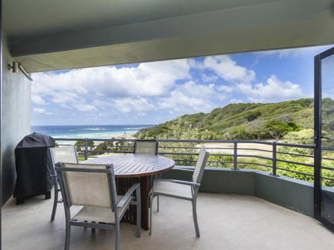 Acutterbove - Sydneys Hotel 0