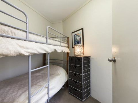 Acutterbove - Sydneys Hotel 1
