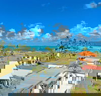 Driftwood On The Beach - Sydneys Hotel