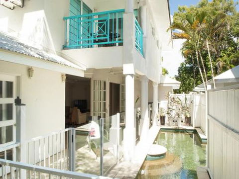 Port Douglas Paradise Beach Villa - Sydneys Hotel 1