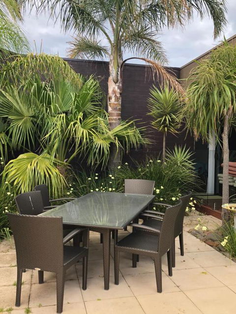 Pacific Paradise - Sydneys Hotel 1